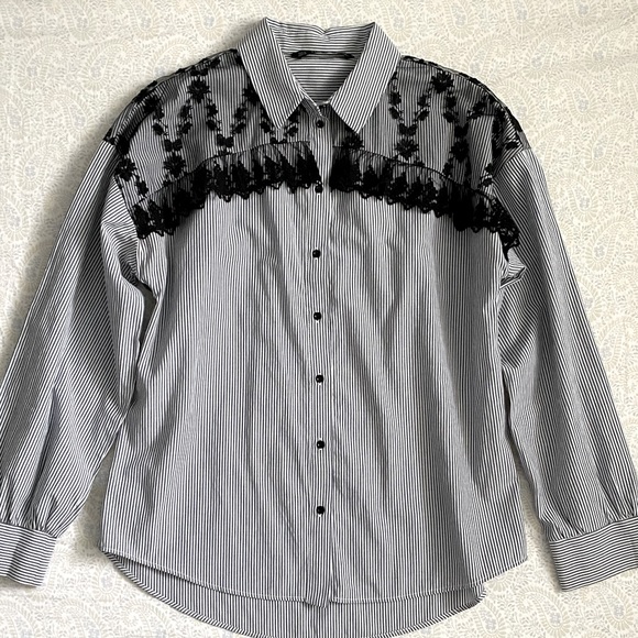 Zara basic lace trim pinstriped button down shirt - Picture 9 of 9